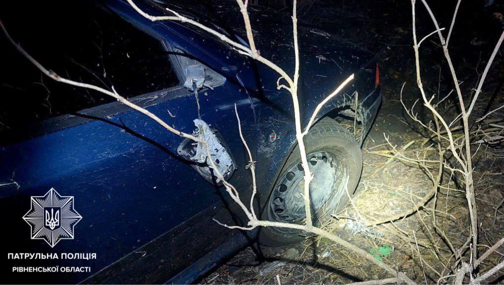 1 На Рівненщині п'яний водій з'їхав у кювет