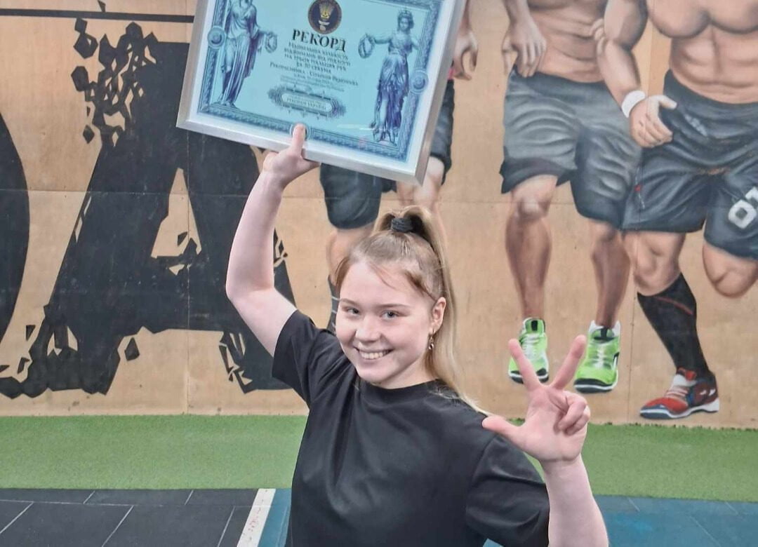 Жителька Рівненщини перша у світі повторила вправу Брюса Лі