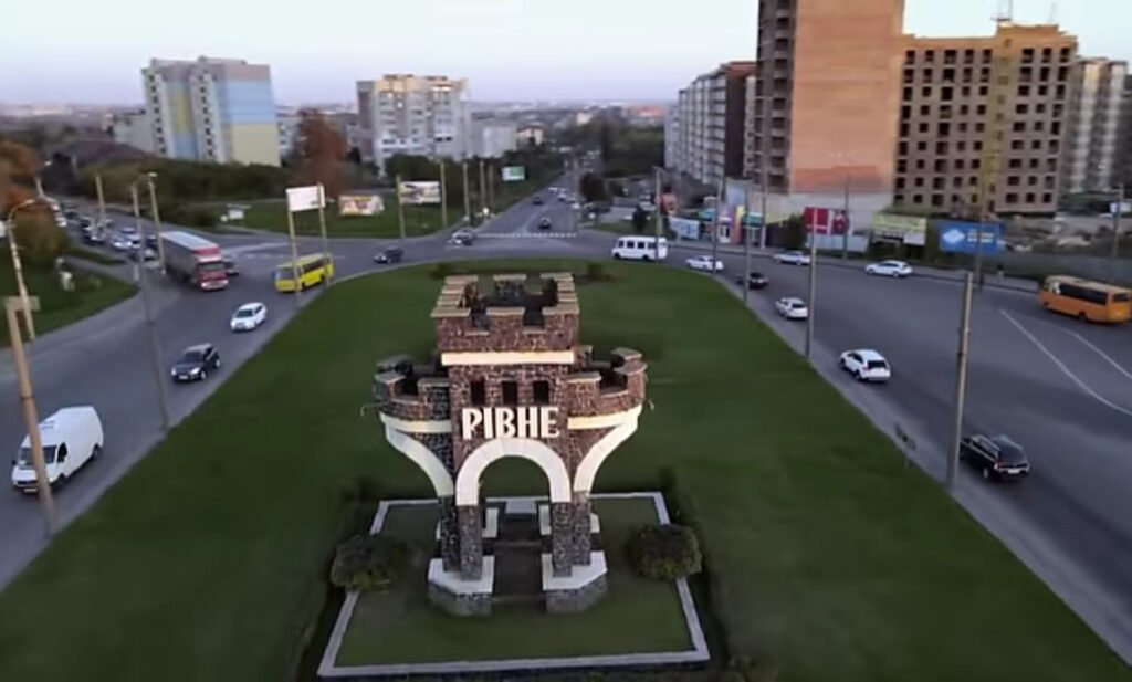 1 Відомий український сценарист і продюсер розповів куди зник головний палац Рівного