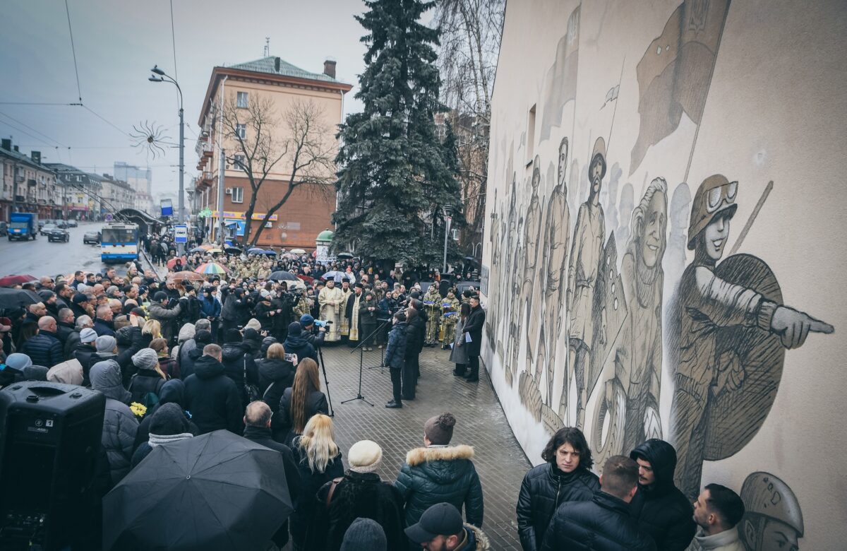 У Рівному біля відновленого муралу вшанували пам’ять Героїв Небесної Сотні