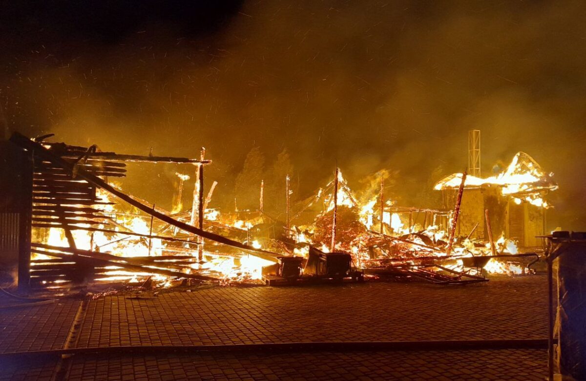 На Рівненщині згоріла ферма з вирощування перепілок