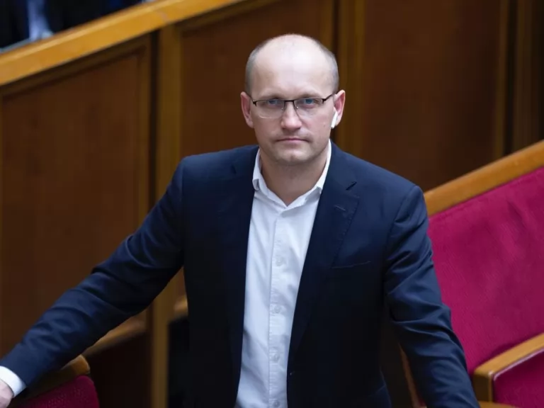 1 Подарунки, будинки і автівки на мільйони: чим розжилися рівненські нардепи за час повномасштабної війни