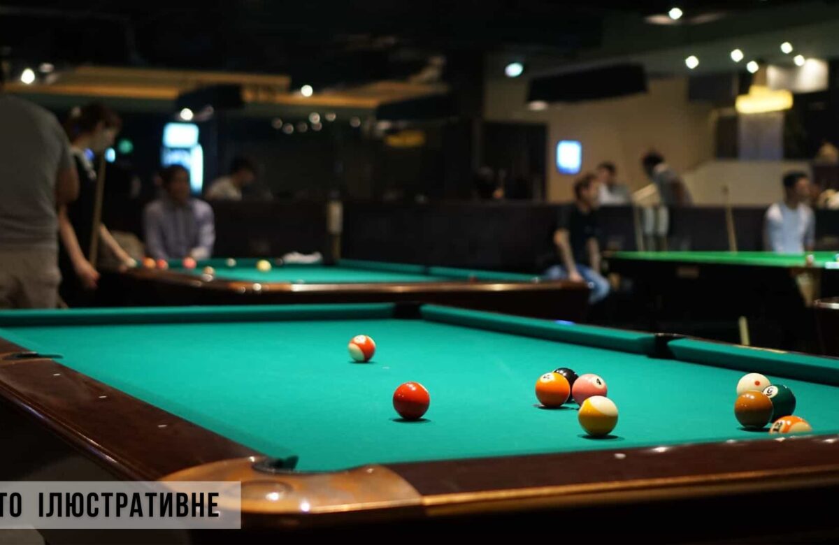 Жінка влаштувала бійку в більярдному клубі Рівного