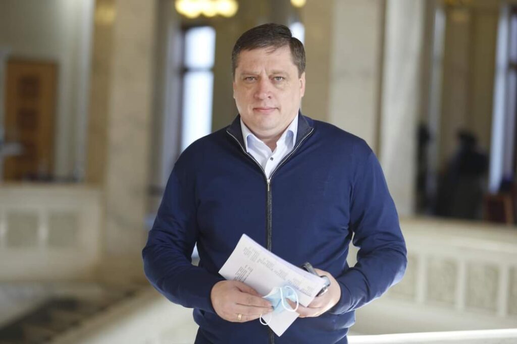 1 Подарунки, будинки і автівки на мільйони: чим розжилися рівненські нардепи за час повномасштабної війни