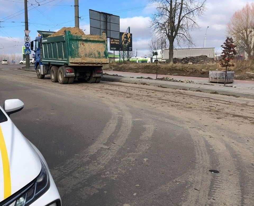 Муніципальна варта Рівного влаштувала “прибирання” на Ювілейному (ФОТО)