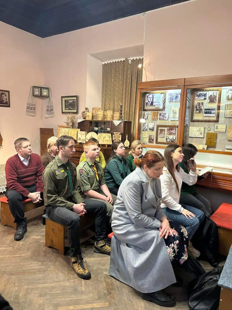 1 У Рівному презентували книгу про загиблого героя Тараса Давидюка