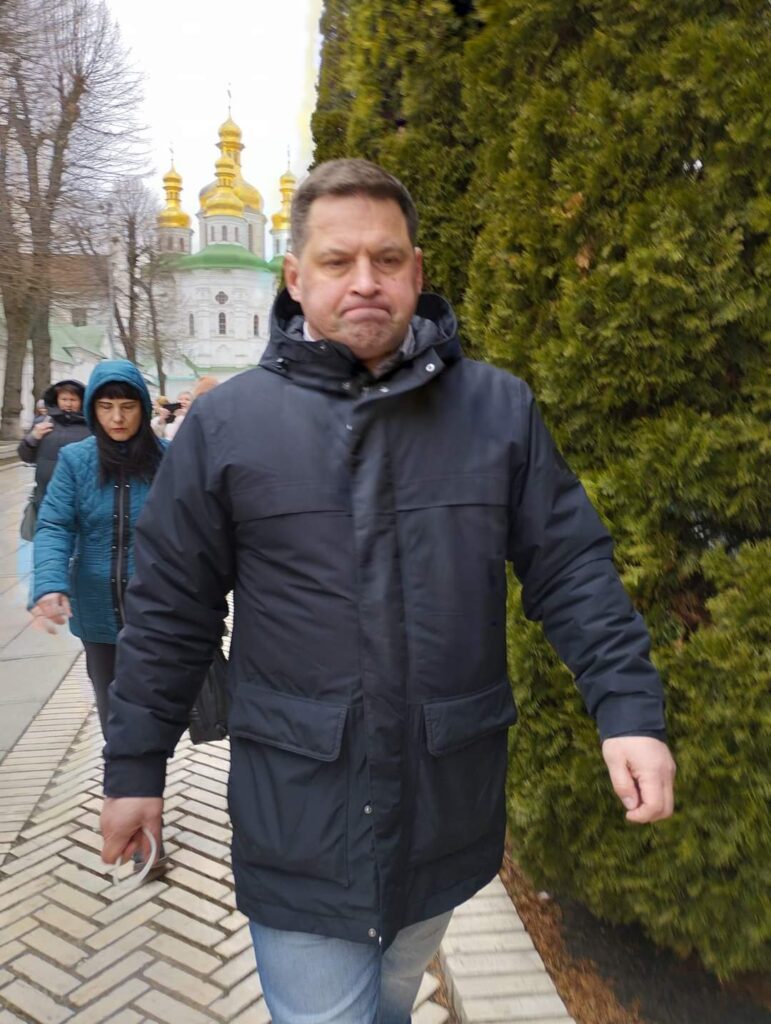 1 На групу рівненських туристок накинувся керівник охорони Києво-Печерської лаври (ФОТО)