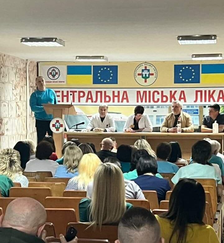 Колектив центральної міської лікарні Рівного озвучив вимогу міській владі (ФОТО)