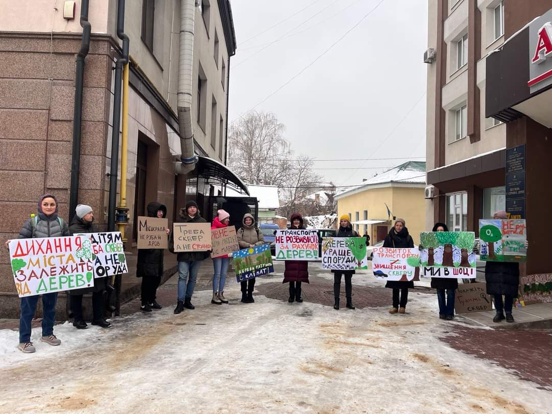 Рівнян закликають прийти на зустріч із чиновником, щоб не дозволити вирубати сквер 0000