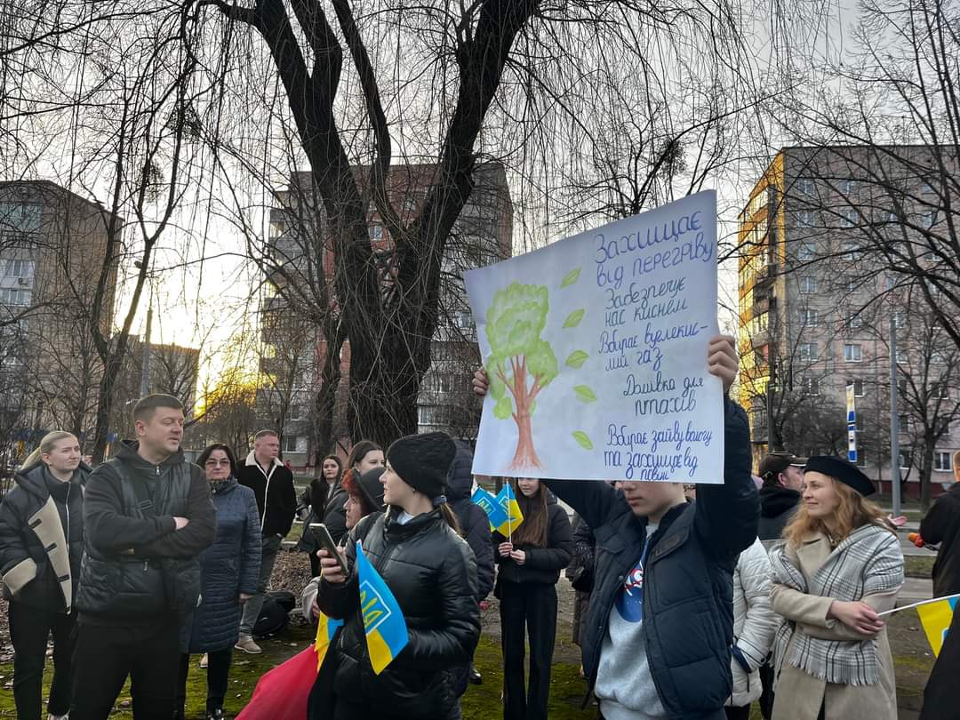 Міський чиновник не прийшов на зустріч із рівнянами, котрі проти вирубування скверу (ФОТО) 0000