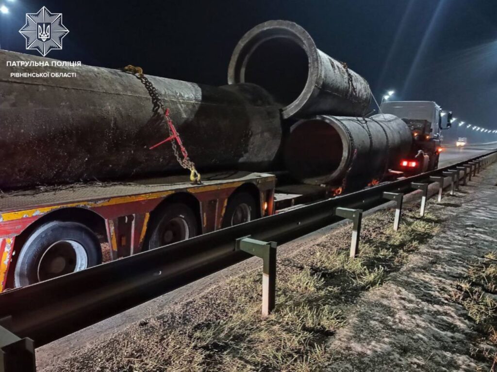 1 На Рівненщині водій вантажівки намагався відкупитися від патрульних