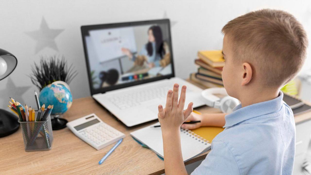 Понад 8 тисяч школярів Рівненщини навчаються за кордоном 0000