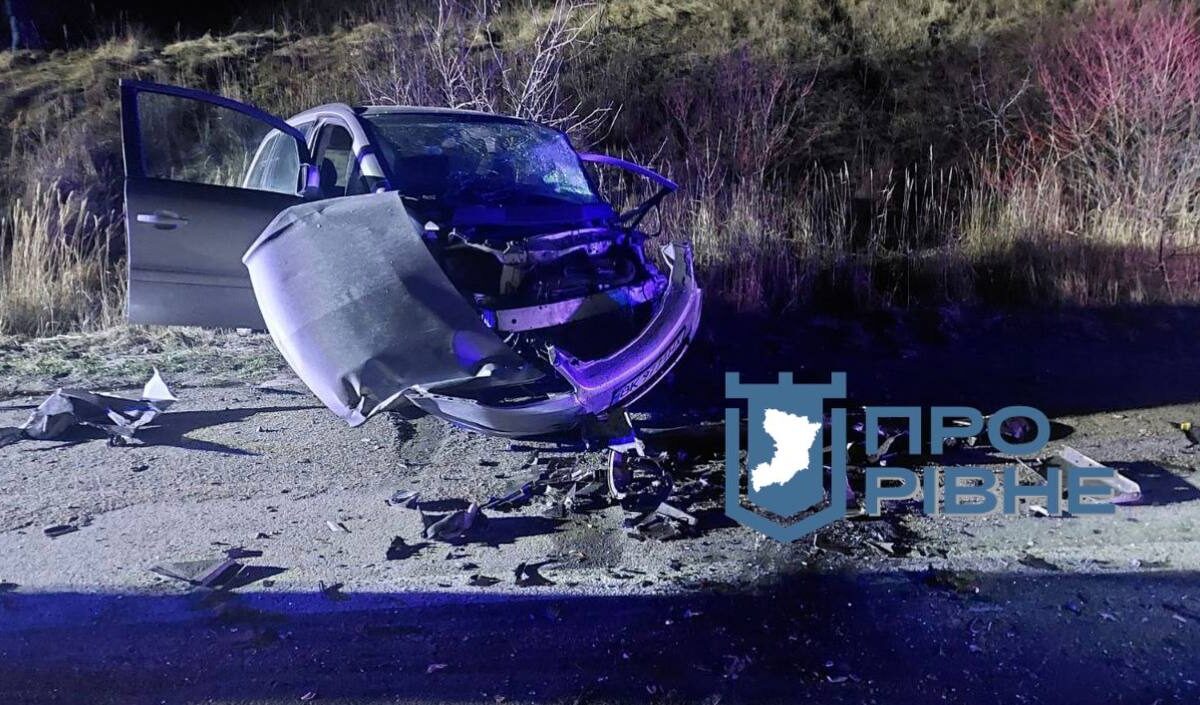 ДТП на трасі біпя Рівного: від автівки майже нічого не лишилося (ФОТО)