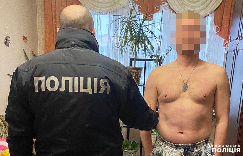 У Рівному чоловік влаштував стрілянину з балкона (ФОТО, ВІДЕО) 0000