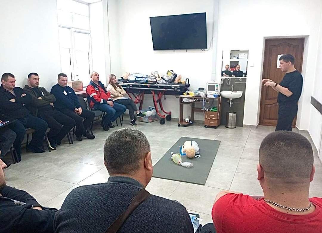 Водії рівненських “швидких” навчаються надавати екстрену медичну допомогу