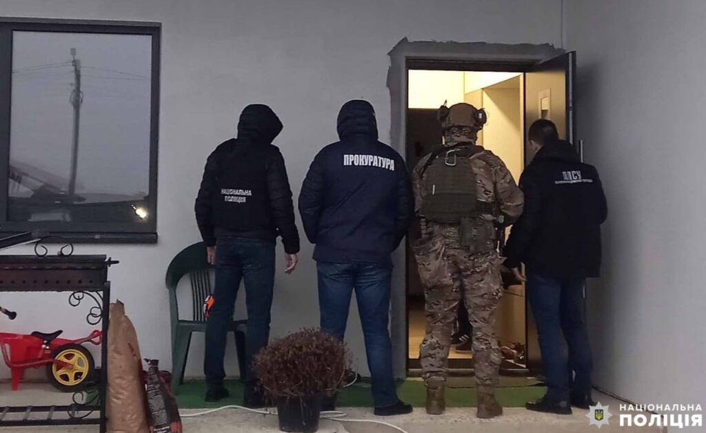 1 Сімейний “бізнес” із переправлення за кордон чоловіків викрили на Рівненщині
