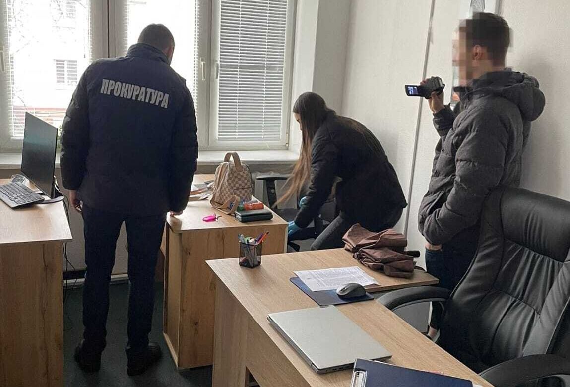 Сімейний “бізнес” із переправлення за кордон чоловіків викрили на Рівненщині