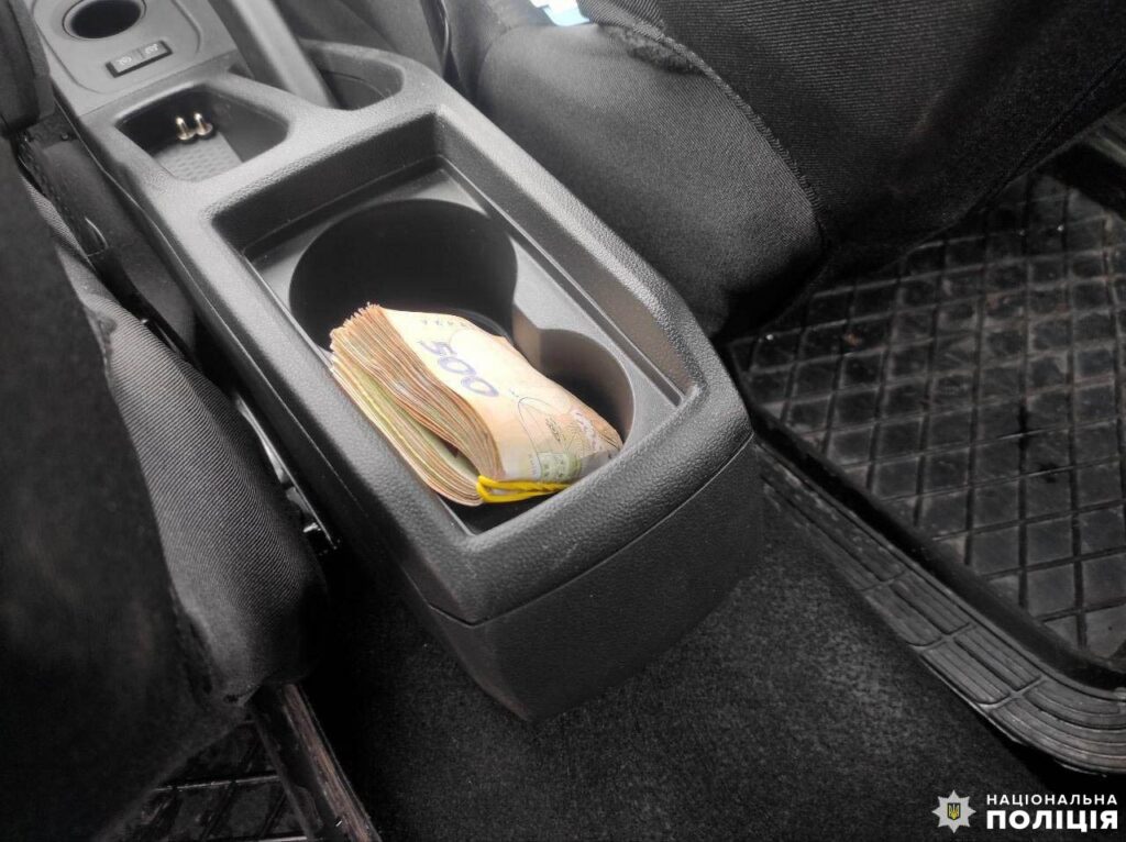 1 П'яний водій пропонував рівненським поліцейським 20 тисяч “відступного”