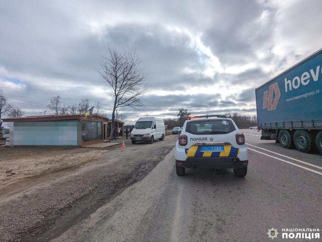 1 Біля Рівного насмерть збили жінку на узбіччі (ФОТО)