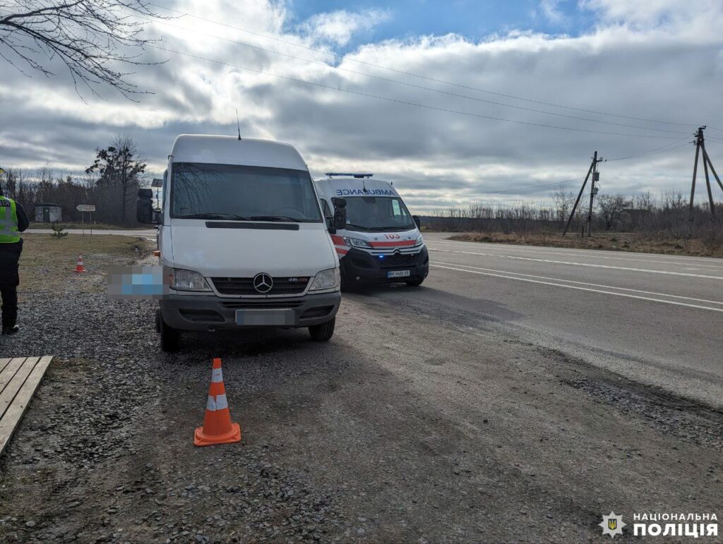 1 Біля Рівного насмерть збили жінку на узбіччі (ФОТО)