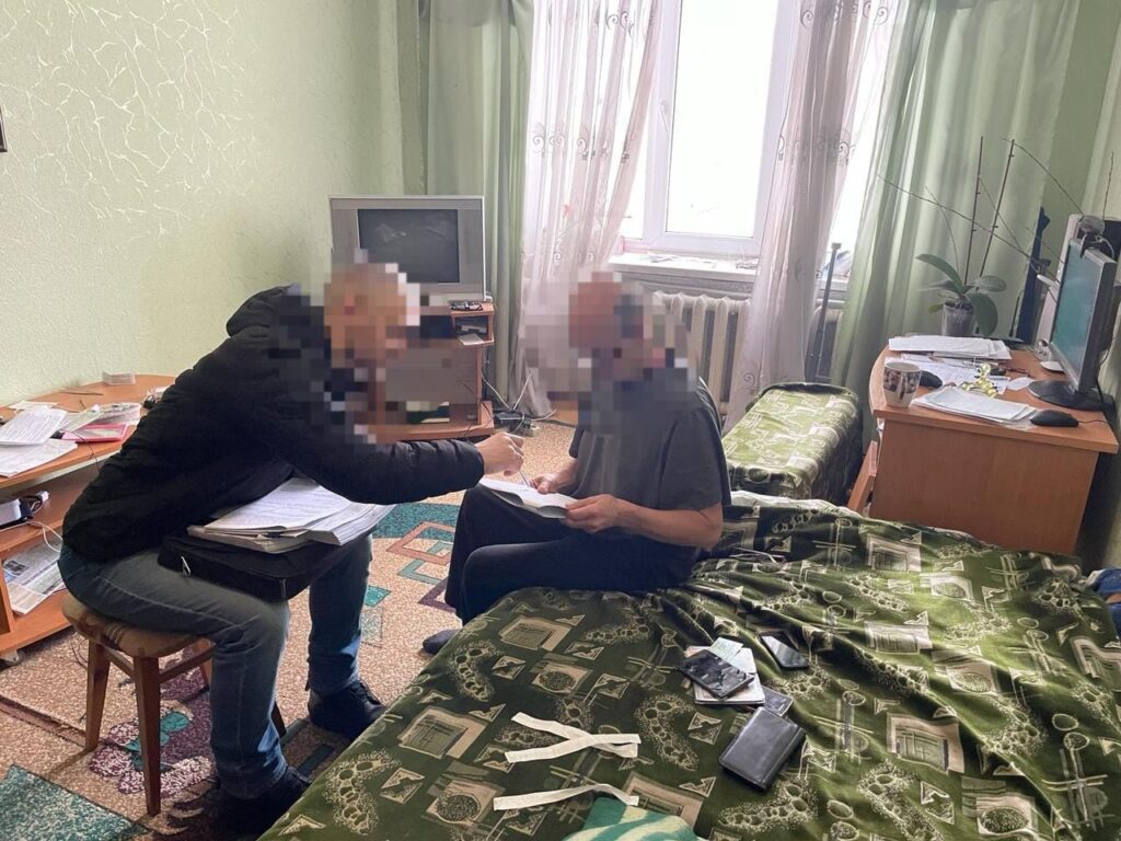 1 У Рівному двом лікарям виплатили пів мільйона гривень за роботу, якої не було (ФОТО)