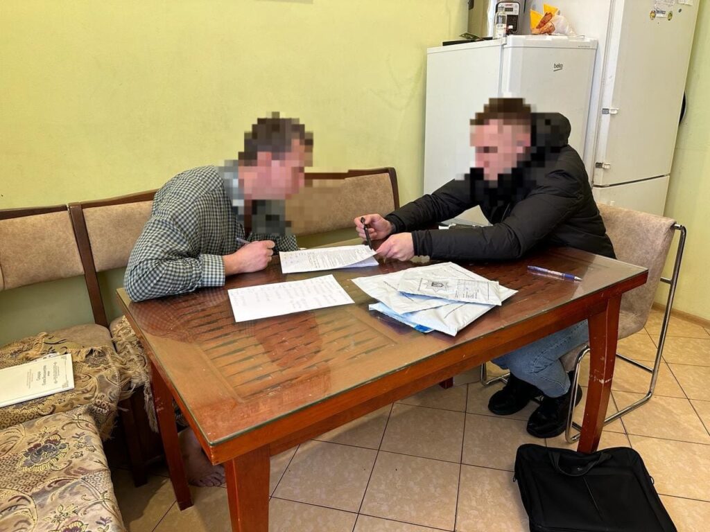1 У Рівному двом лікарям виплатили пів мільйона гривень за роботу, якої не було (ФОТО)