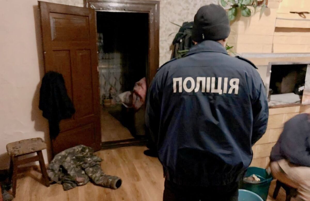 Житель Рівненщини прийшов у лікарню з ножовим пораненням, подумавши, що просто зламав ребра