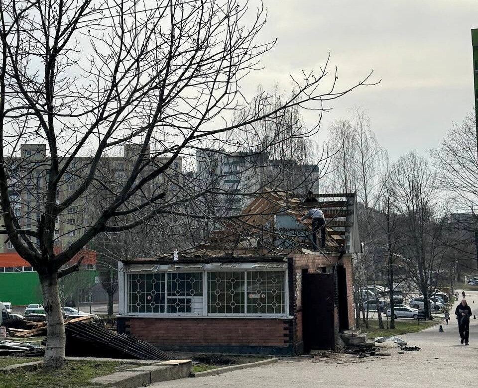 У Рівному розбирають скандальну наливайку (ФОТО)