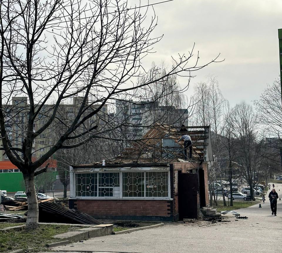 У Рівному розбирають скандальну наливайку (ФОТО) 0000