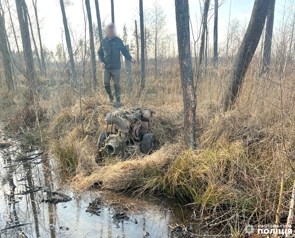 На Рівненщині поліція виявила крадія деревини і копанку бурштину в заповідній зоні (ФОТО) 0000