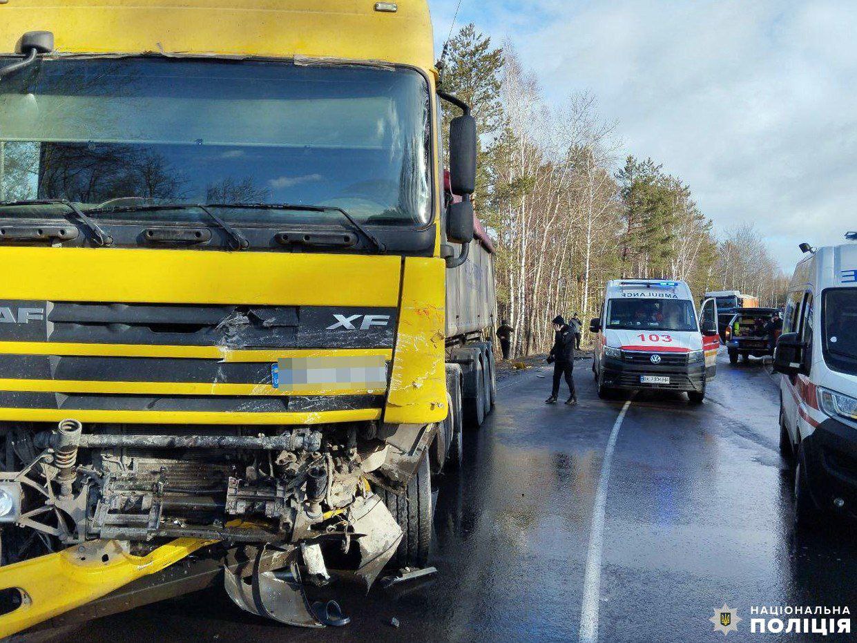 На Рівненщині летальна автопригода: загинуло троє людей 0000