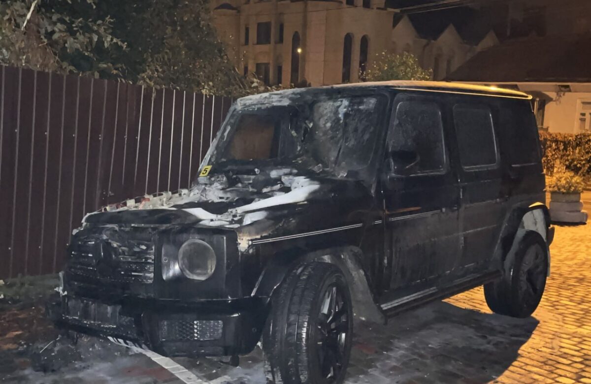Рівнянина підозрюють у підпалі елітного позашляховика