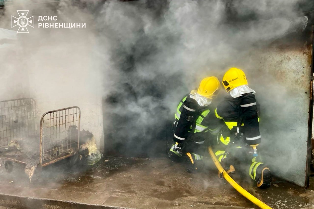 У місті на Рівненщині горів гараж 0000