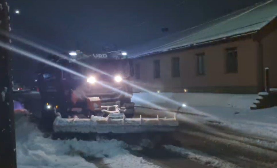 Шляховики Рівненщини долають наслідки снігопаду (ВІДЕО) 0000