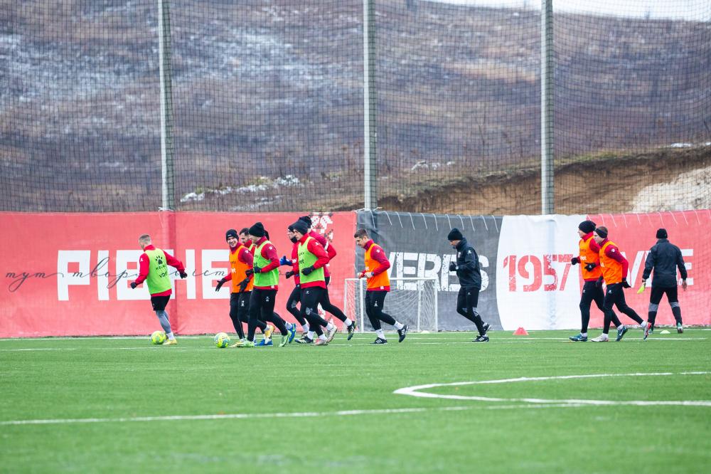 1 У центрі Рівного виставили в оренду приміщення фан-шопу ФК “Верес” (ФОТО)