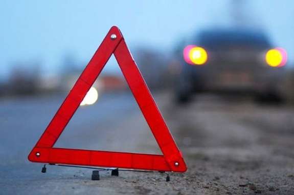 У Рівному патрульний збив жінку, яка йшла на зелене 0000