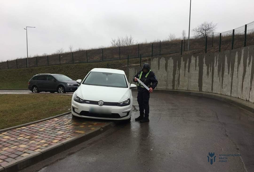 32 протоколи за день склала муніципальна варта Рівного у новому мікрорайоні (ФОТО) 0000