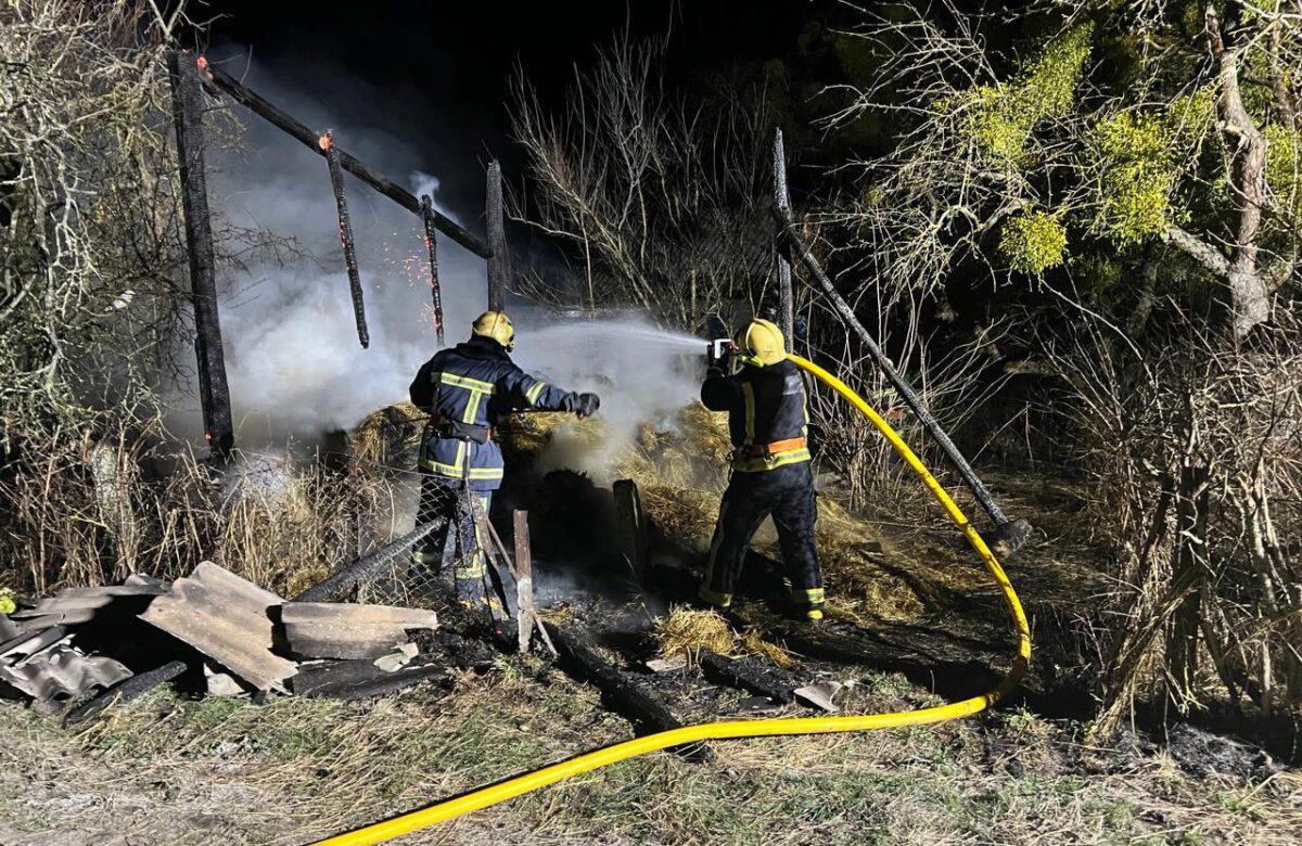 У жителя Рівненщини згоріли 2 тонни кормів і сіновал