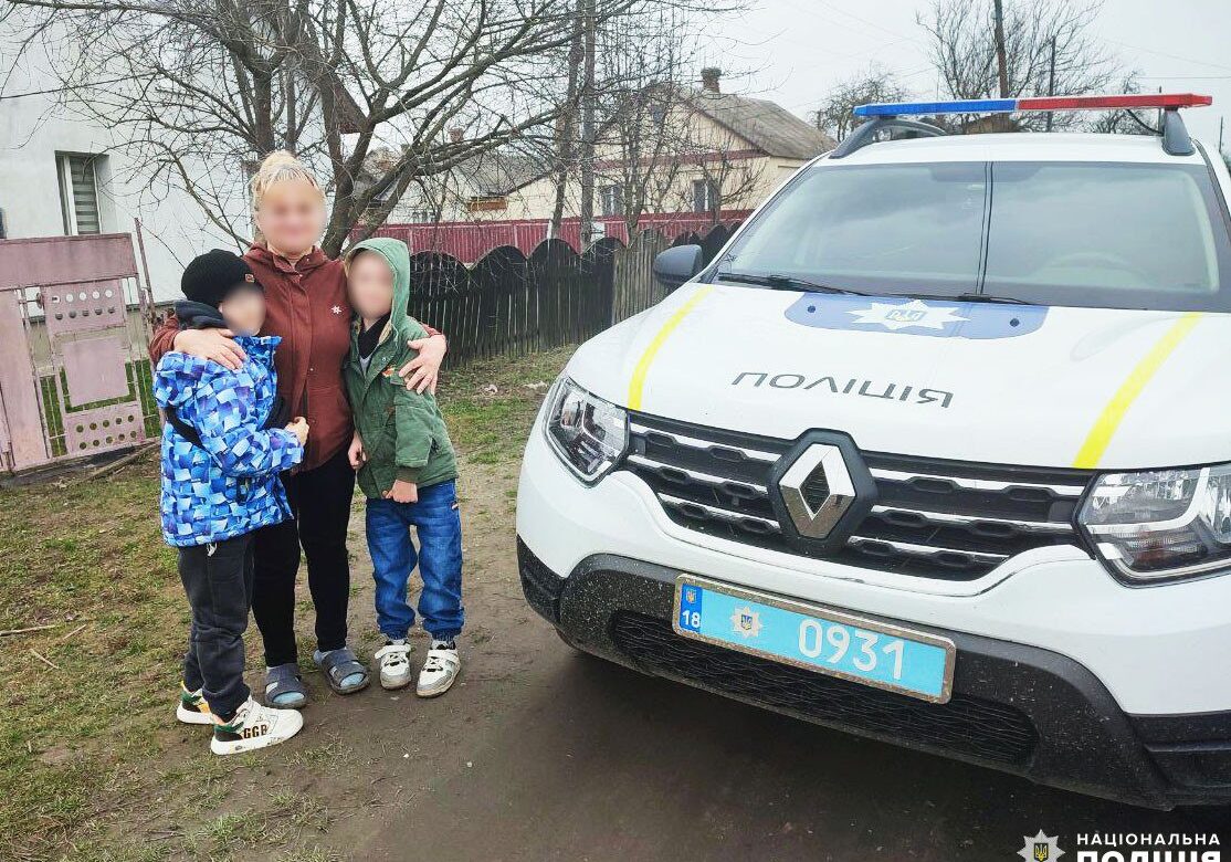 Ішли до бабусі на Рівненщину з сусідньої області: малих пішоходів виявили поліцейські