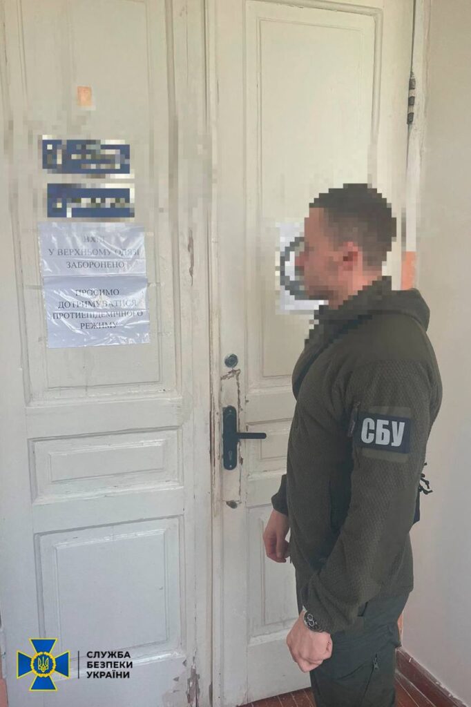 1 У Рівному лікар військового шпиталю підробляв ухилянтам діагнози за 7 тисяч доларів