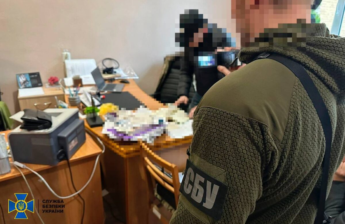 У Рівному лікар військового шпиталю підробляв ухилянтам діагнози за 7 тисяч доларів