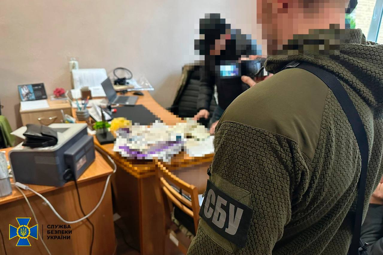 У Рівному лікар військового шпиталю підробляв ухилянтам діагнози за 7 тисяч доларів 0000