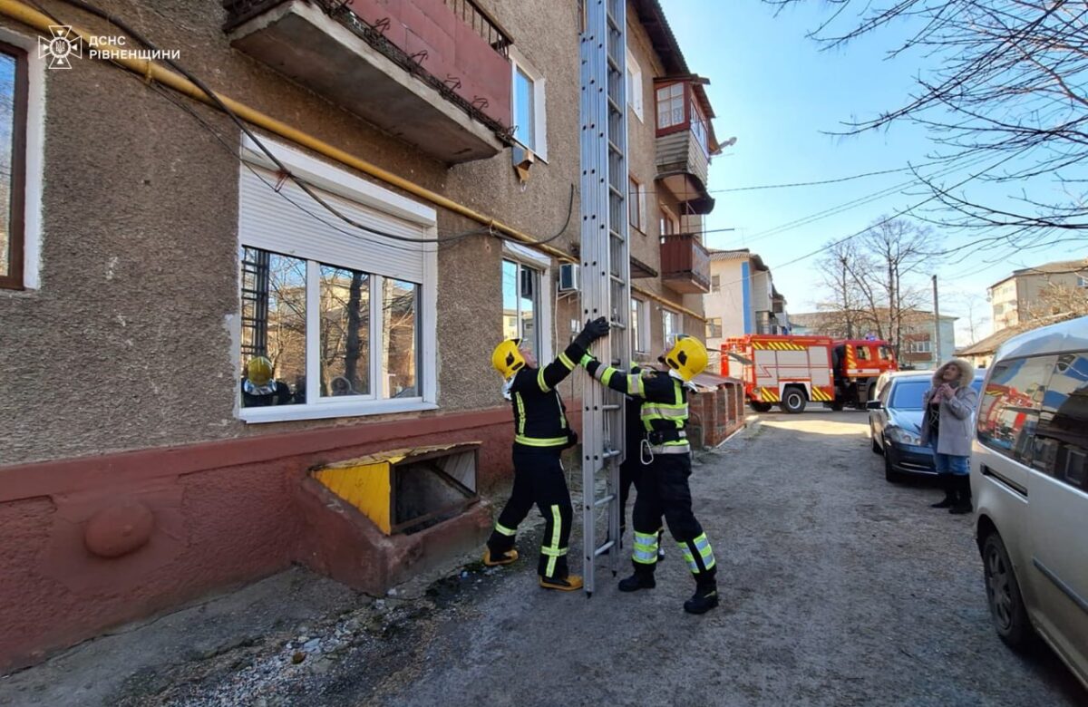 На Рівненщині в замкненій квартирі виявили тіло чоловіка