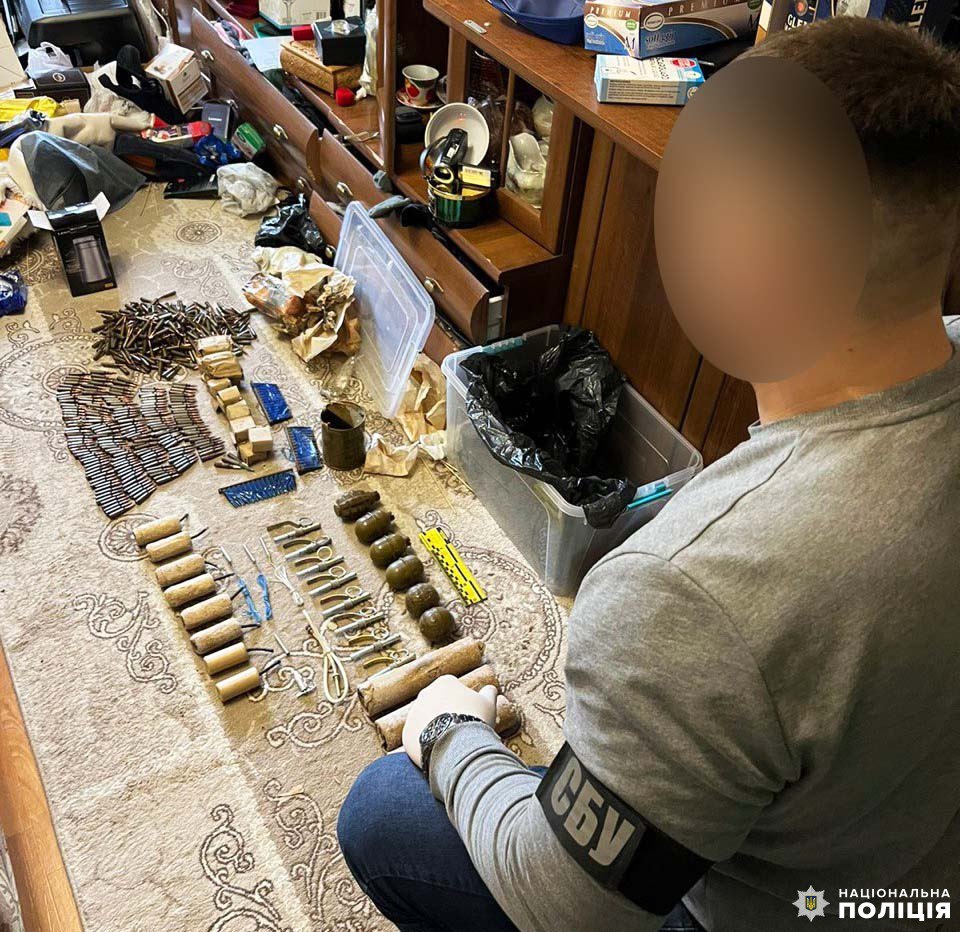 1 Збройний арсенал виявили у квартирі рівнянина (ФОТО)