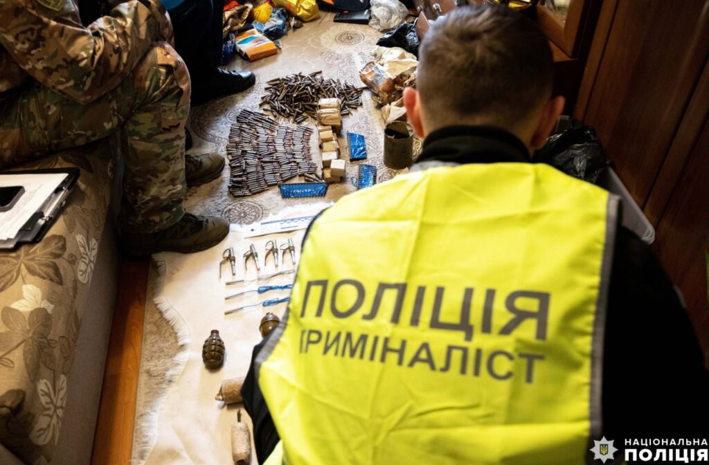 1 Збройний арсенал виявили у квартирі рівнянина (ФОТО)