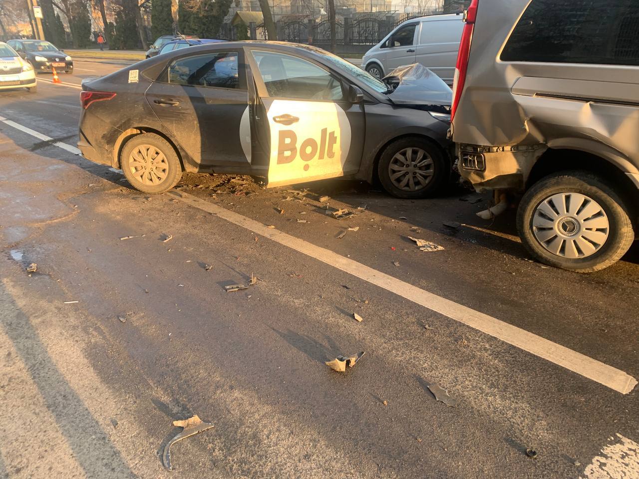 У Рівному водій таксі врізався в бус 0000