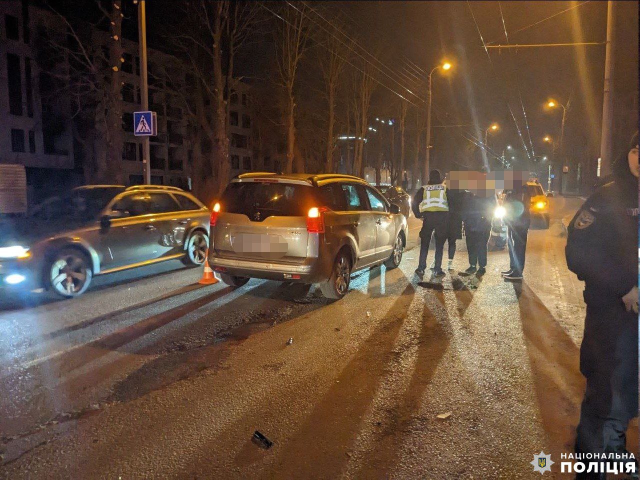 Поліція намагається встановити, хто загинув під колесами легковика в Рівному (ВІДЕО) 0000