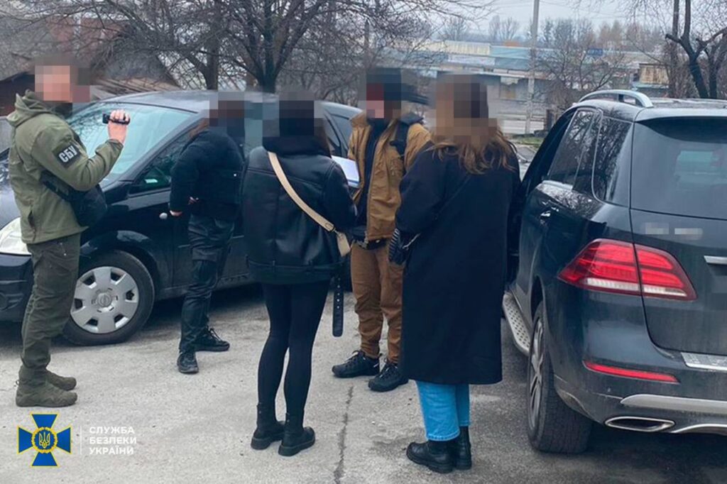 1 На Рівненщині затримали наркодилерку, яка маскувала прекурсори під пральний порошок (ФОТО)