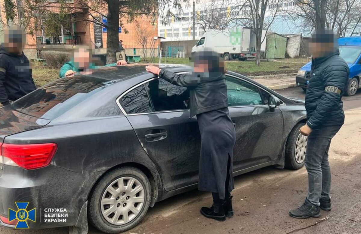 На Рівненщині затримали наркодилерку, яка маскувала прекурсори під пральний порошок (ФОТО)