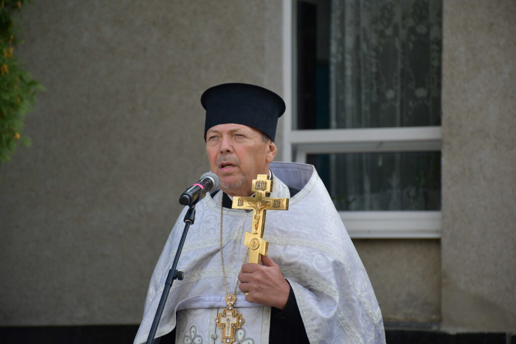 1 У Рівному прощаються зі священником та екс-депутатом